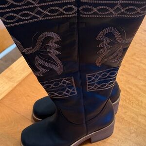 Dingo NWT SZ 10M Elegant Black Embroidered Women's Boots Leather